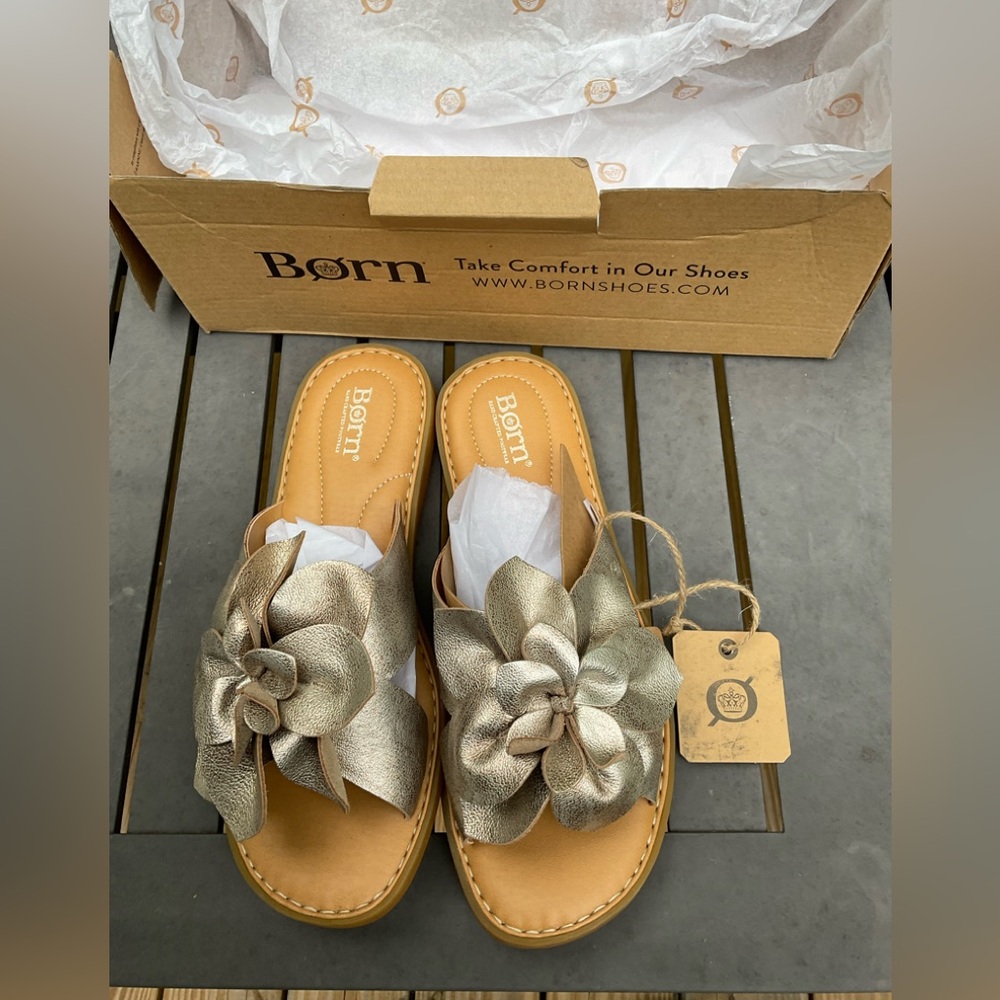 NWT Born Women's Gold Floral Sandals Size 8M - Picture 2 of 9